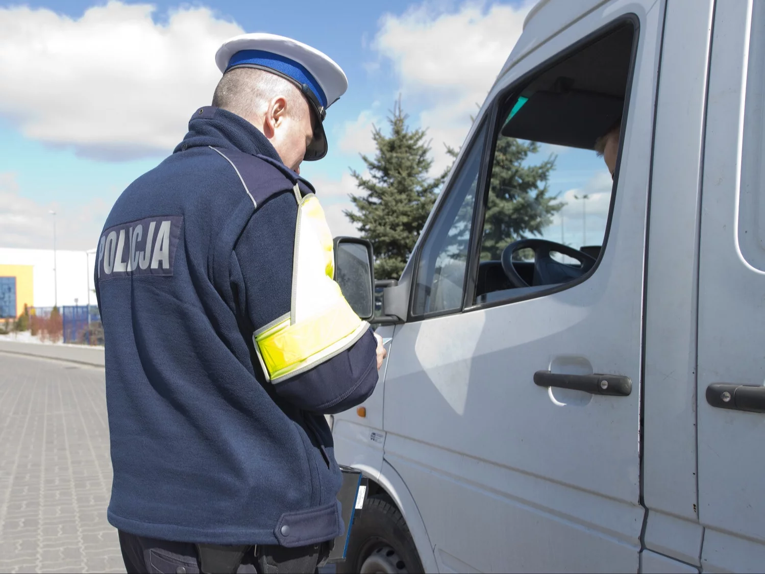 Kierowców czeka nowy obowiązek. Chodzi o wyposażenie samochodu