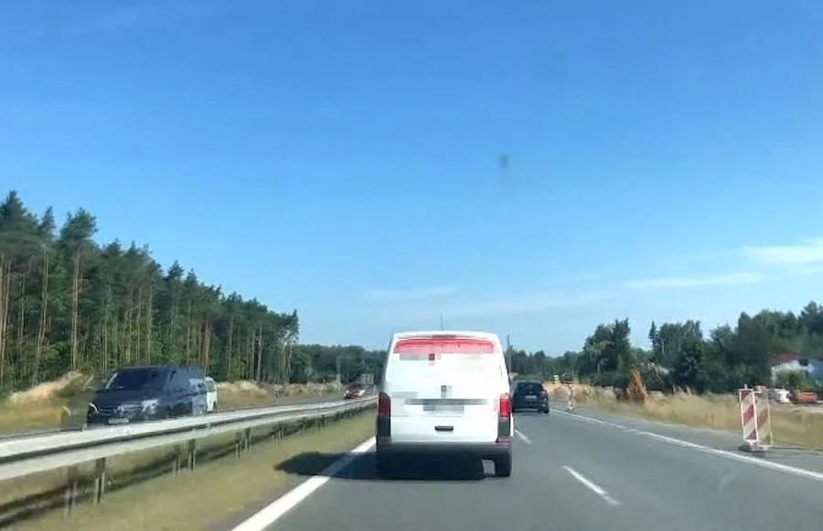 Kierowcy blokują drogę karetce na DK7
