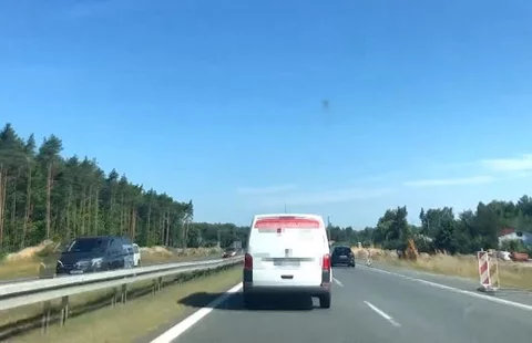 Kierowcy blokują drogę karetce na DK7