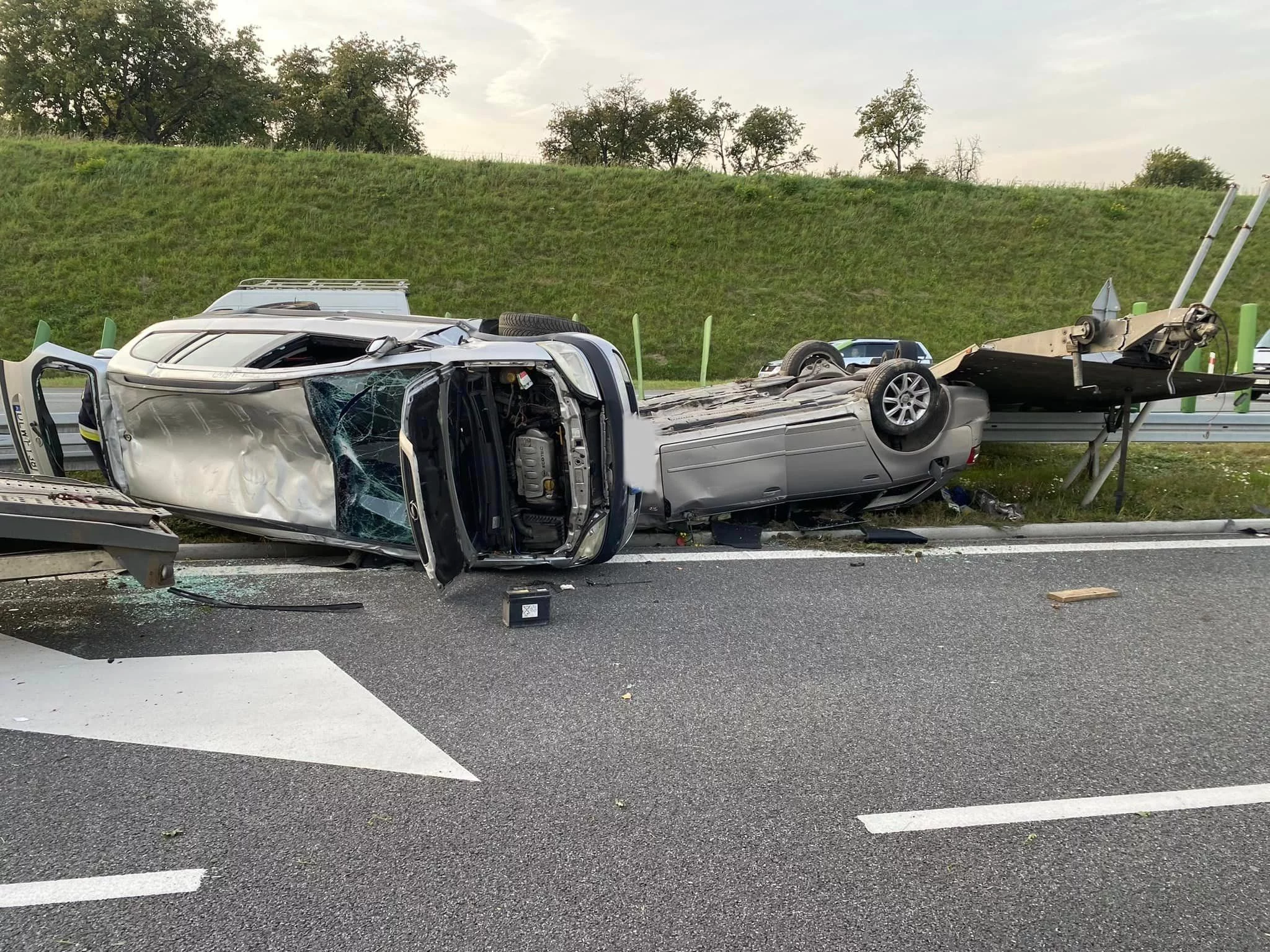 Dachowanie lawety na autostradzie A4