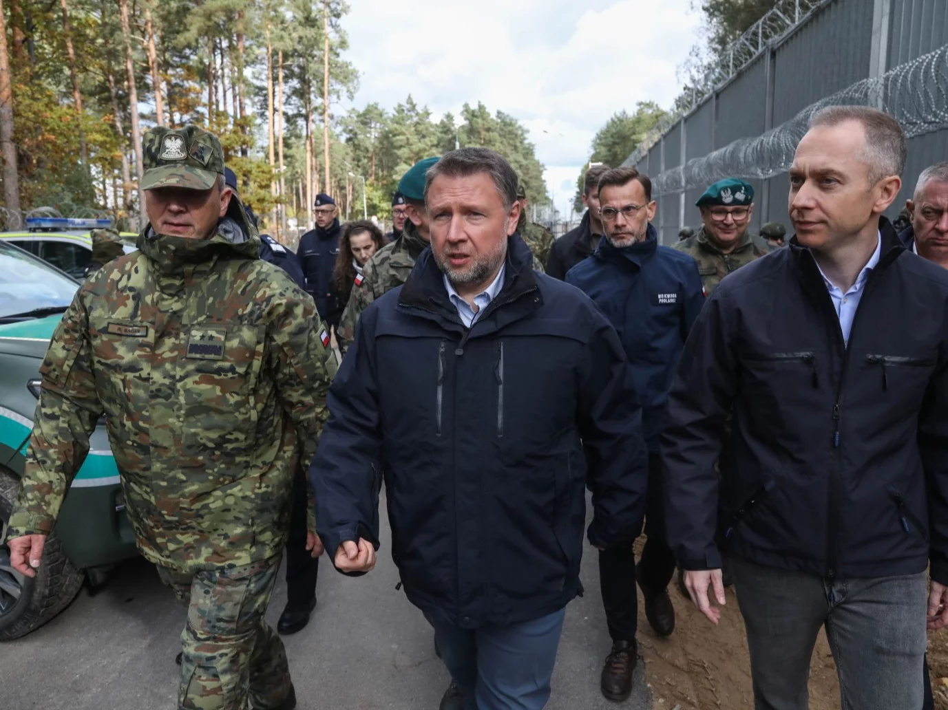 Marcin Kierwiński i Cezary Tomczyk przy granicy polsko-białoruskiej