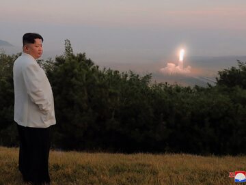 Kim Dzong Un nadzoruje testy rakietowe