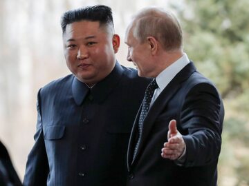 Kim Dzong Un podczas spotkania z Władimirem Putinem w 2019 roku