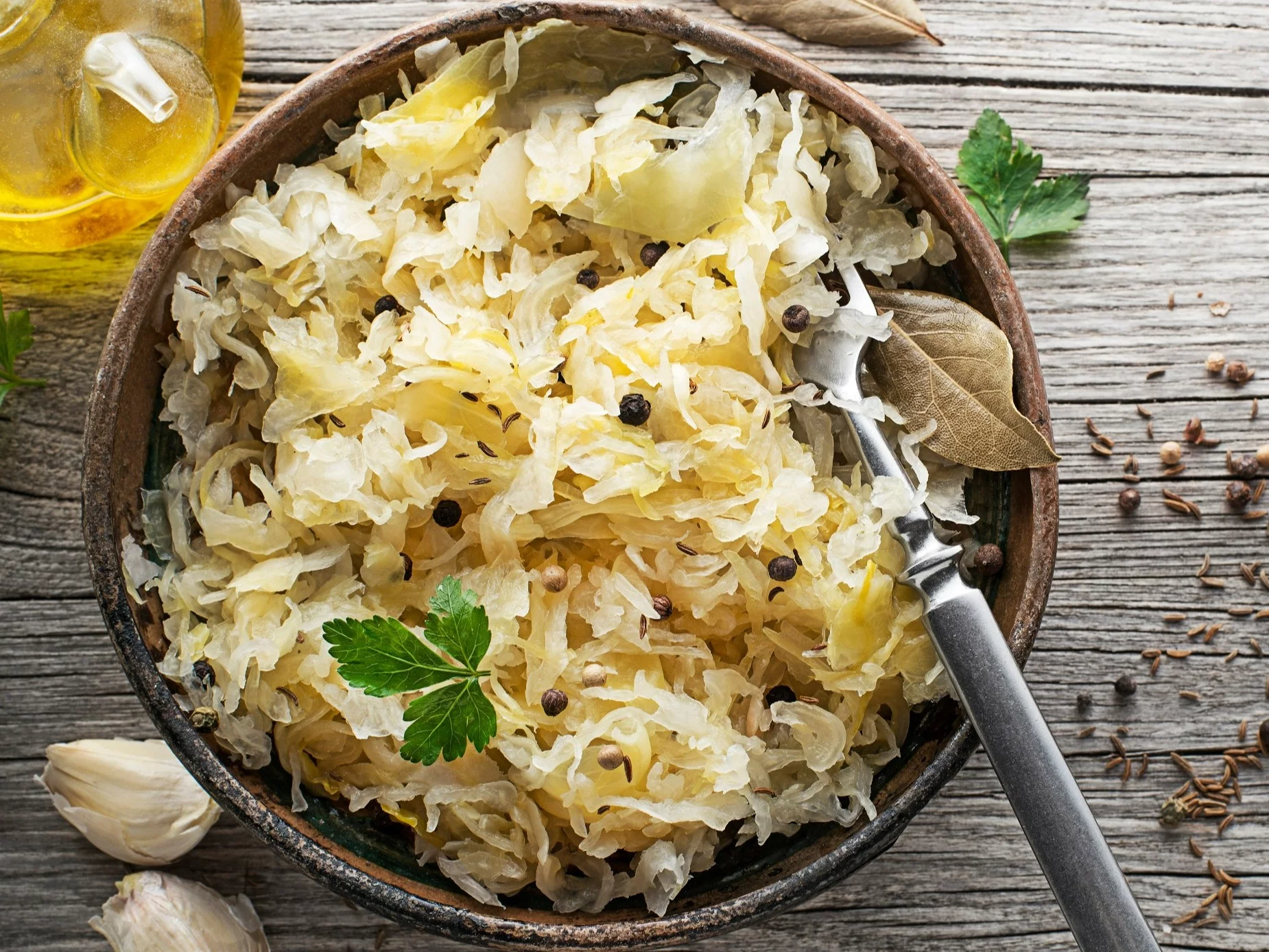 Surówka z kiszonej kapusty