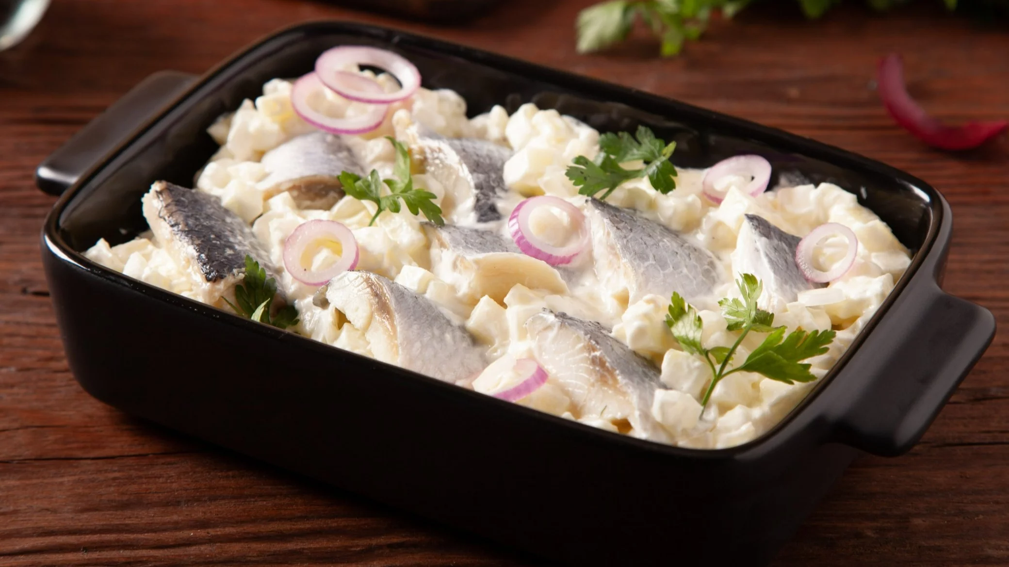 Śledzie z jabłkiem i cebulą