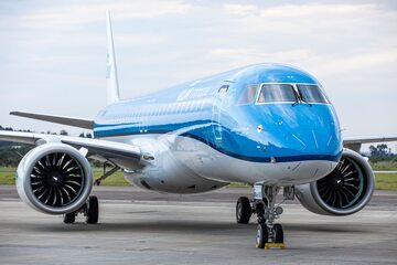 KLM Embraer 195 E-2 emituje 31 proc. mniej CO₂ na pasażera w porównaniu ze swoim „poprzednikiem” – Embraerem E-190