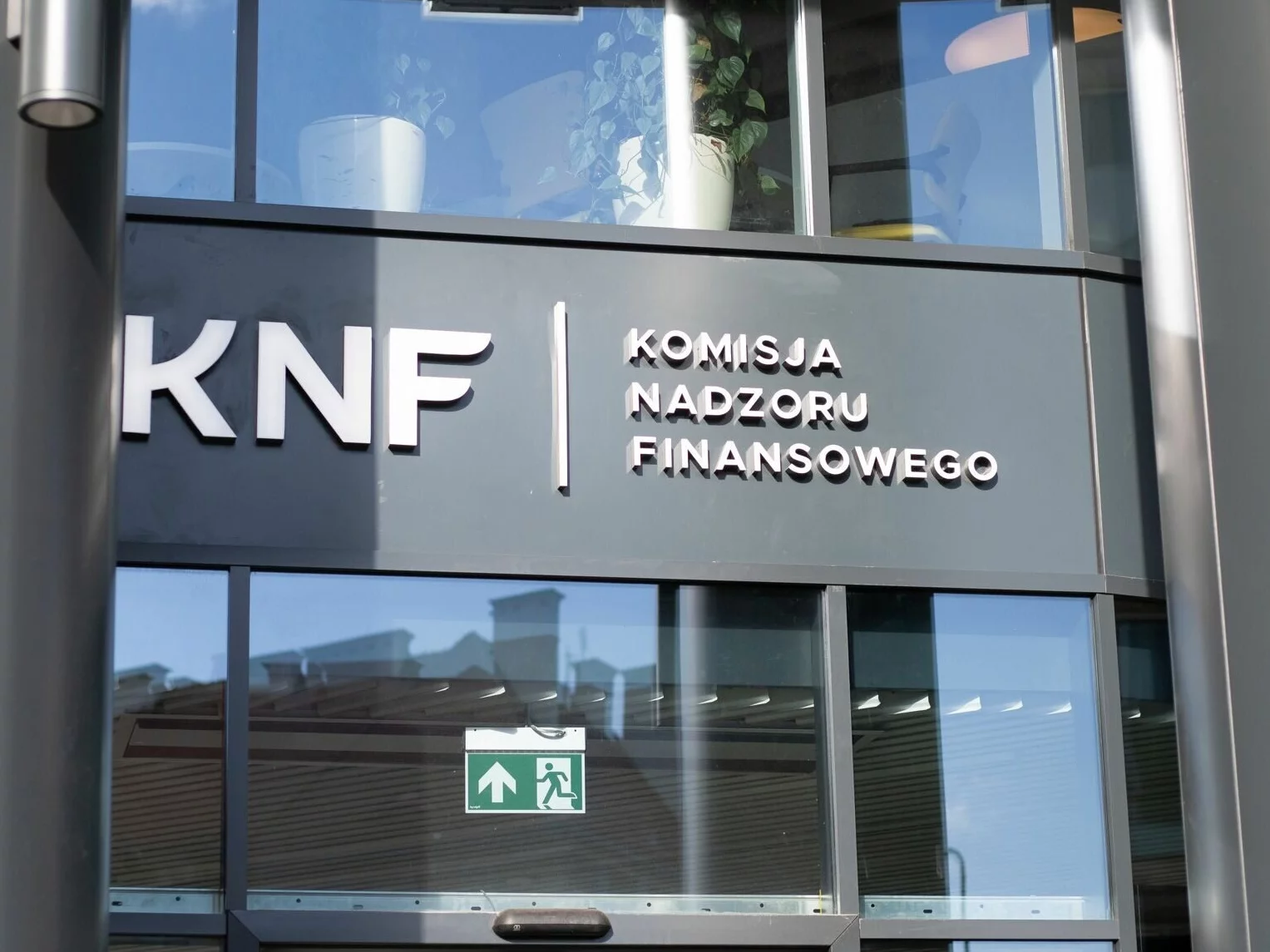 „Bank”, który wcale nim nie jest. KNF pilnie ostrzega Polaków przed tą spółką