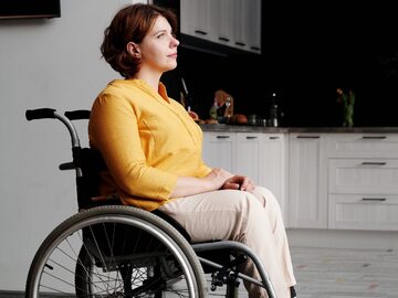 Kobieta na wózku inwalidzkim