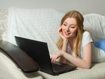 Kobieta z laptopem (zdj. ilustracyjne)