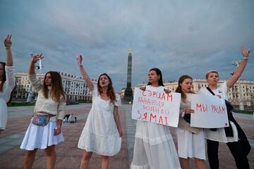 Kobiety, które protestują w Mińsku