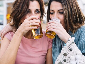 Kobiety pijące piwo