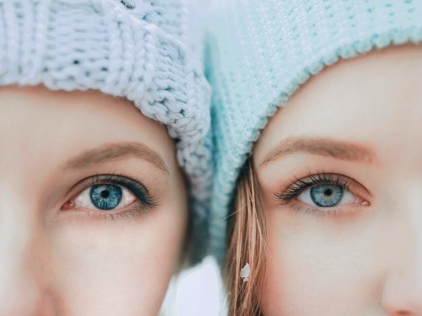 En el otoño, use un sombrero y tome vitaminas.  ¡Para un cabello sano!