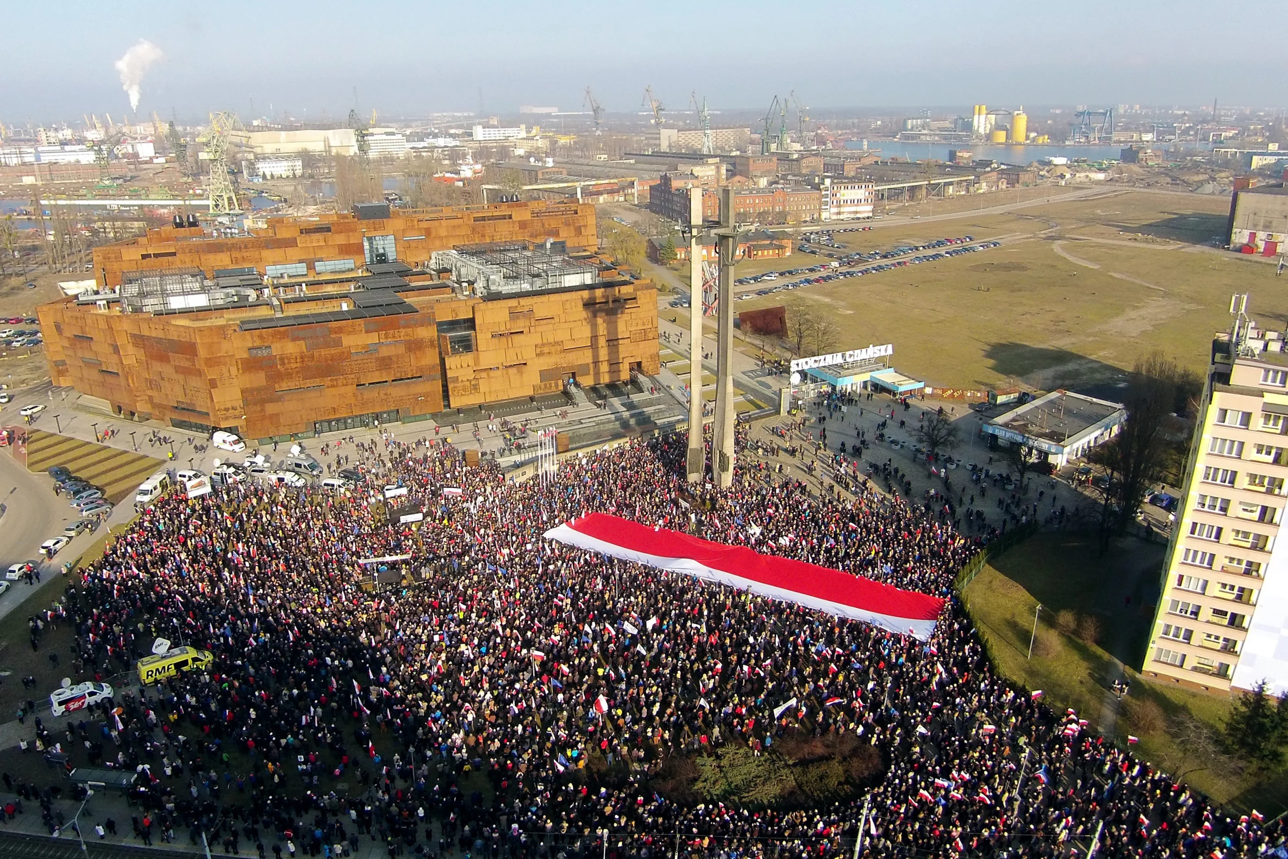 Manifestacja KOD na Placu Solidarności (luty 2016)