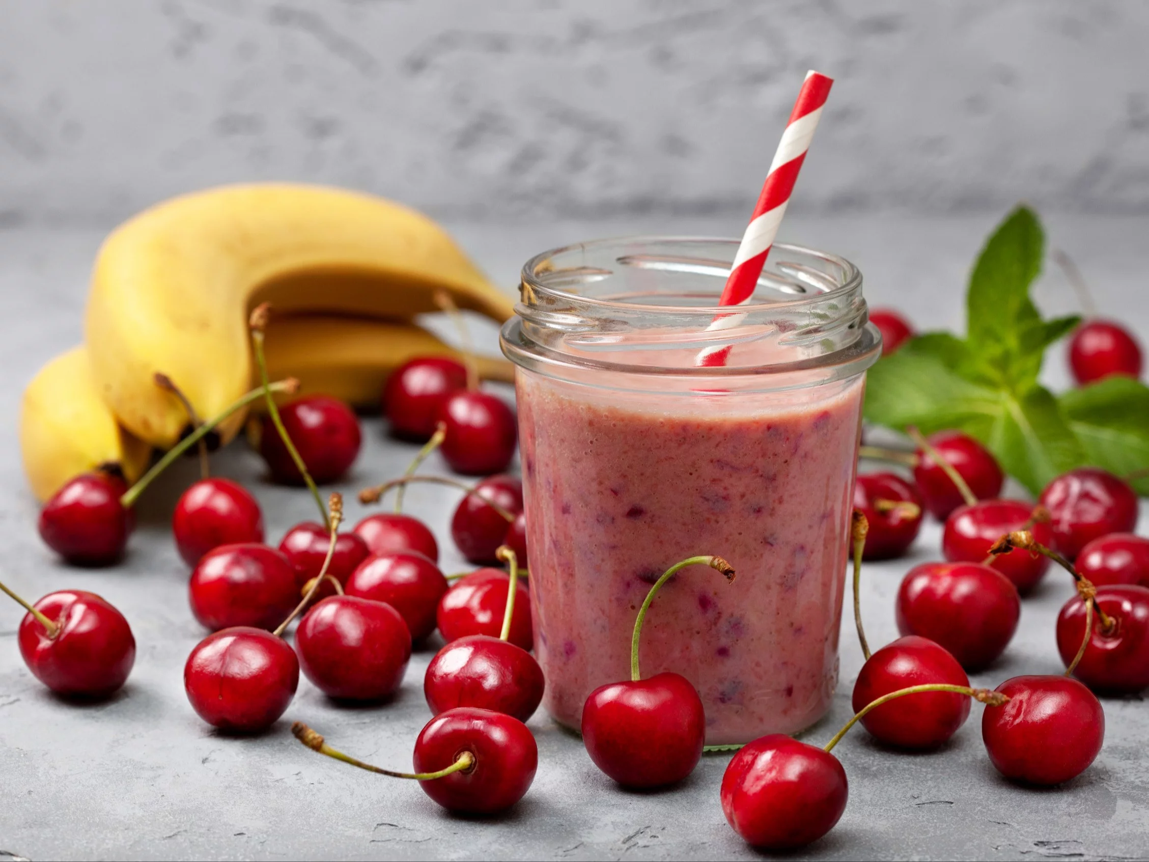 Koktajl z bananów i wiśni