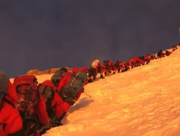 Kolejka na szczyt K2