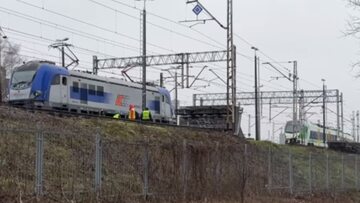 Kolizja pociągu Kolei Mazowieckich i lokomotywy PKP Intercity