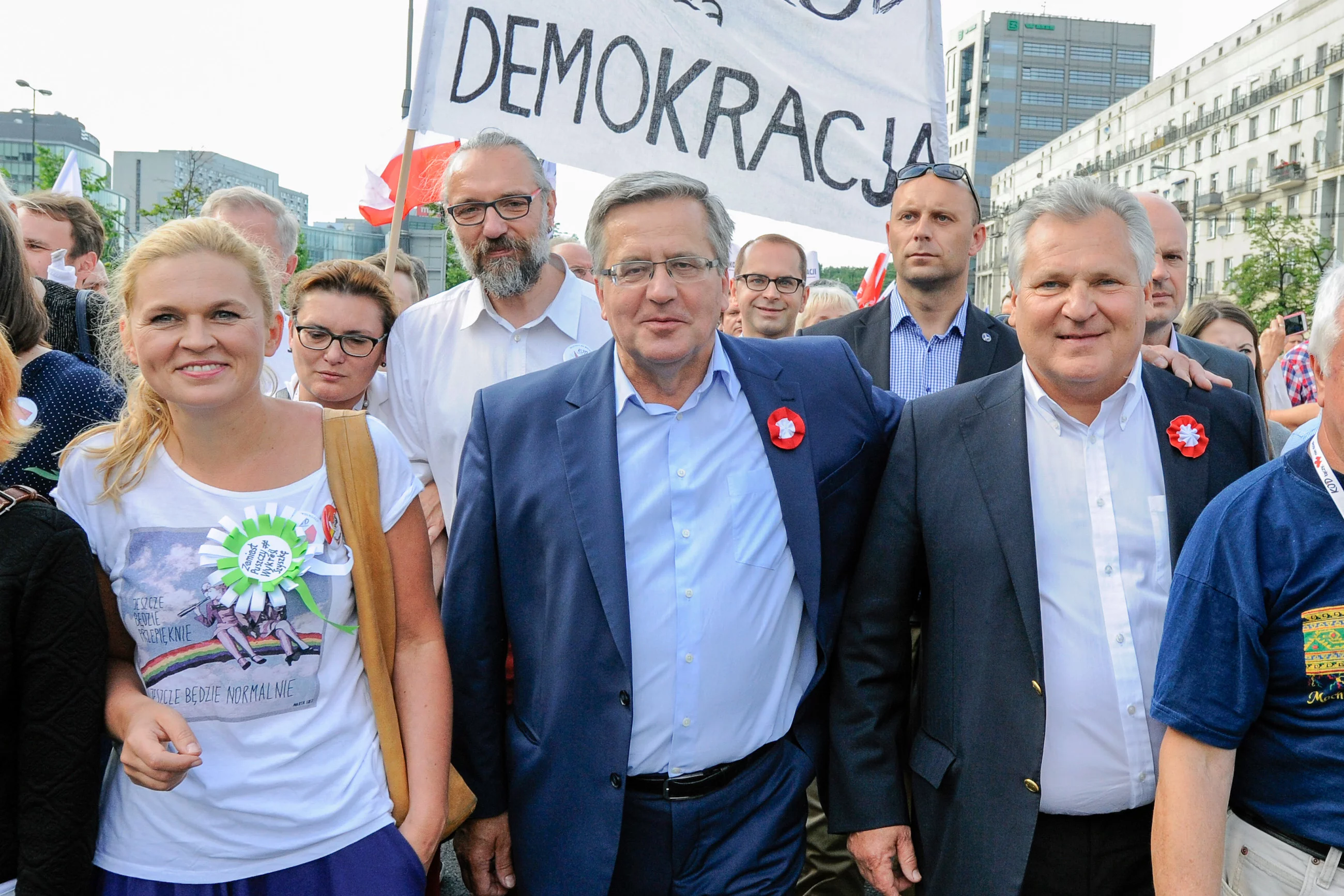 Bronisław Komorowski na marszu KOD