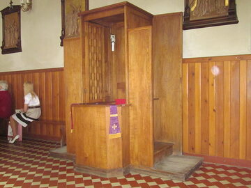 Konfesjonał w kościele św. Jana Chrzciciela i Apostoła w Knyszynie