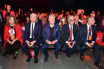 Kongres Nowej Lewicy. Na pierwszym planie: Robert Biedroń, Aleksander Kwaśniewski i Włodzimierz Czarzasty