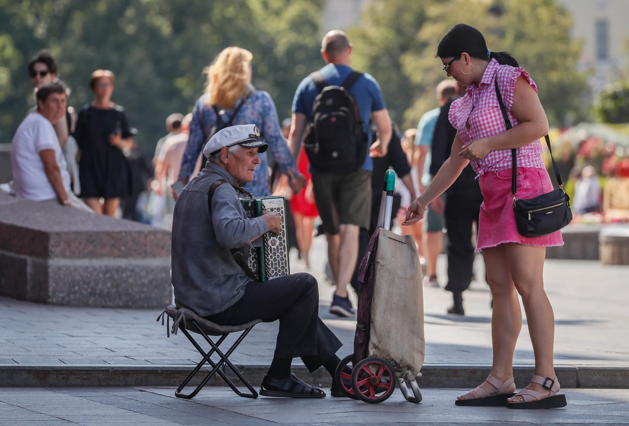 Ludzie w Moskwie, zdjęcie ilustracyjne