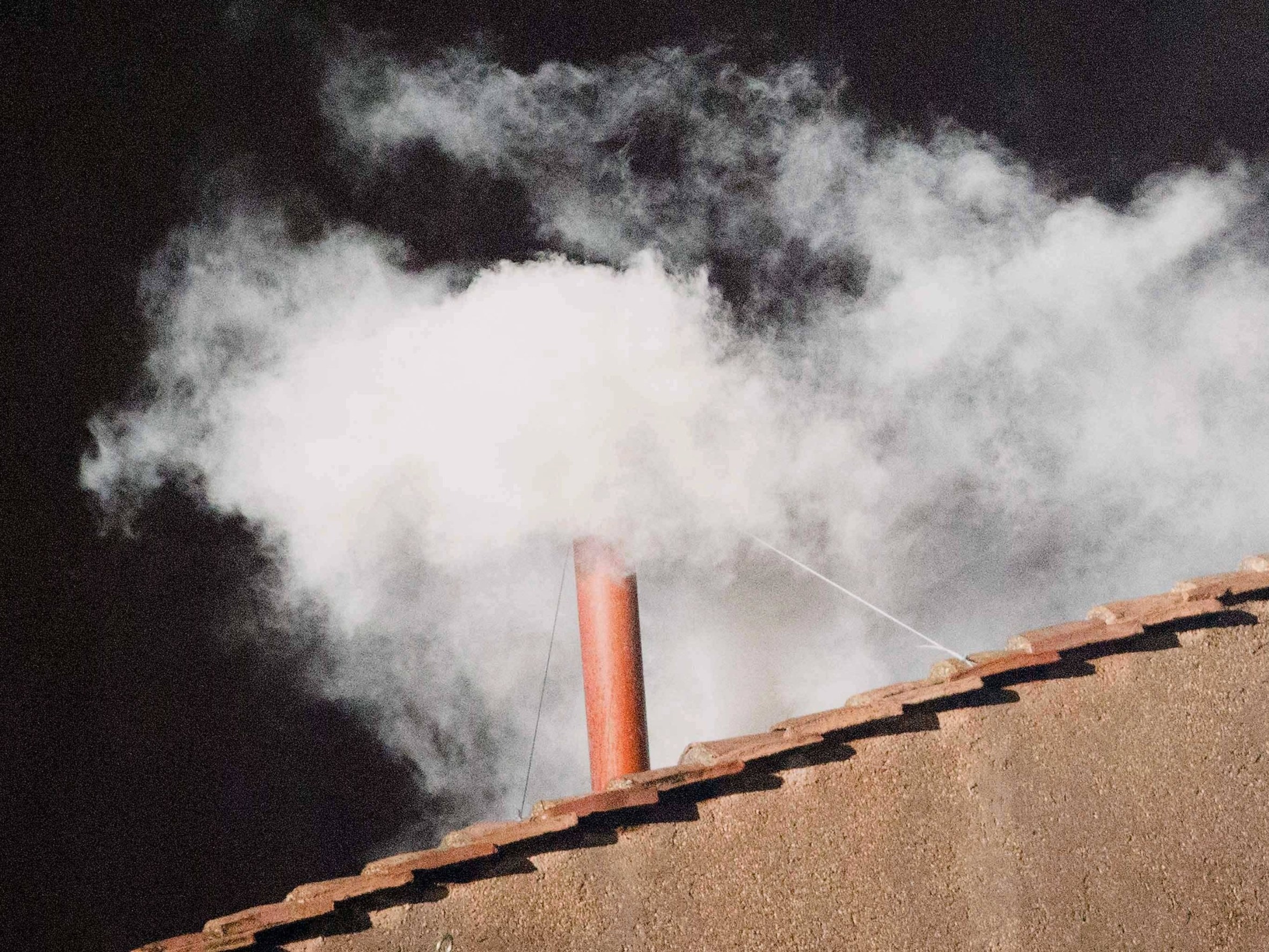 Tak powstaje dym, który zdradza wybór nowego papieża. Potrzebne konkretne substancje