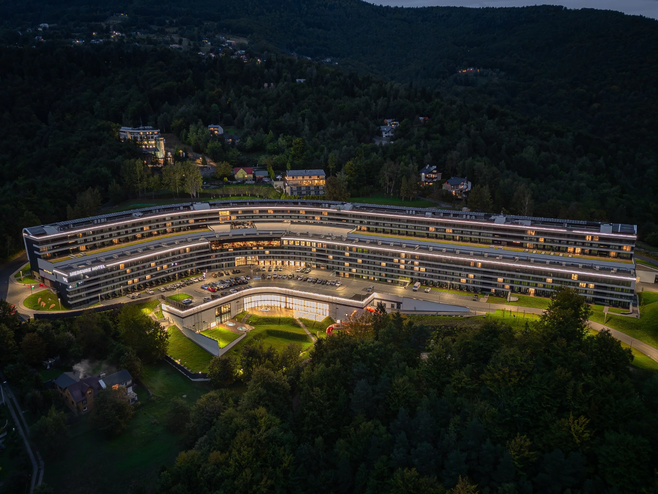 Najdłuższy hotel w Europie znajduje się w Polsce. Każdy pokój ma widok na góry
