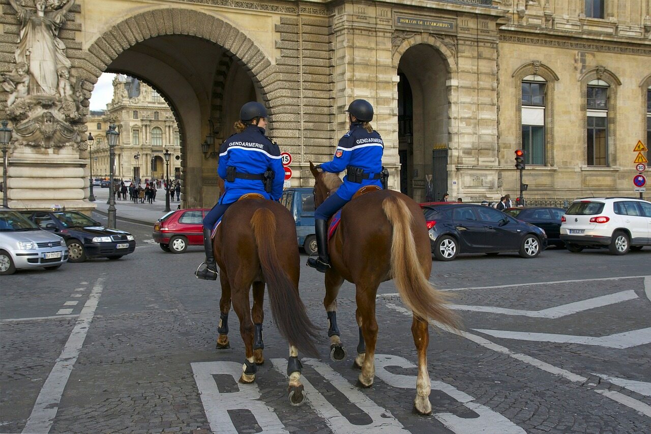 Konna policja francuska – zdjęcie ilustracyjne