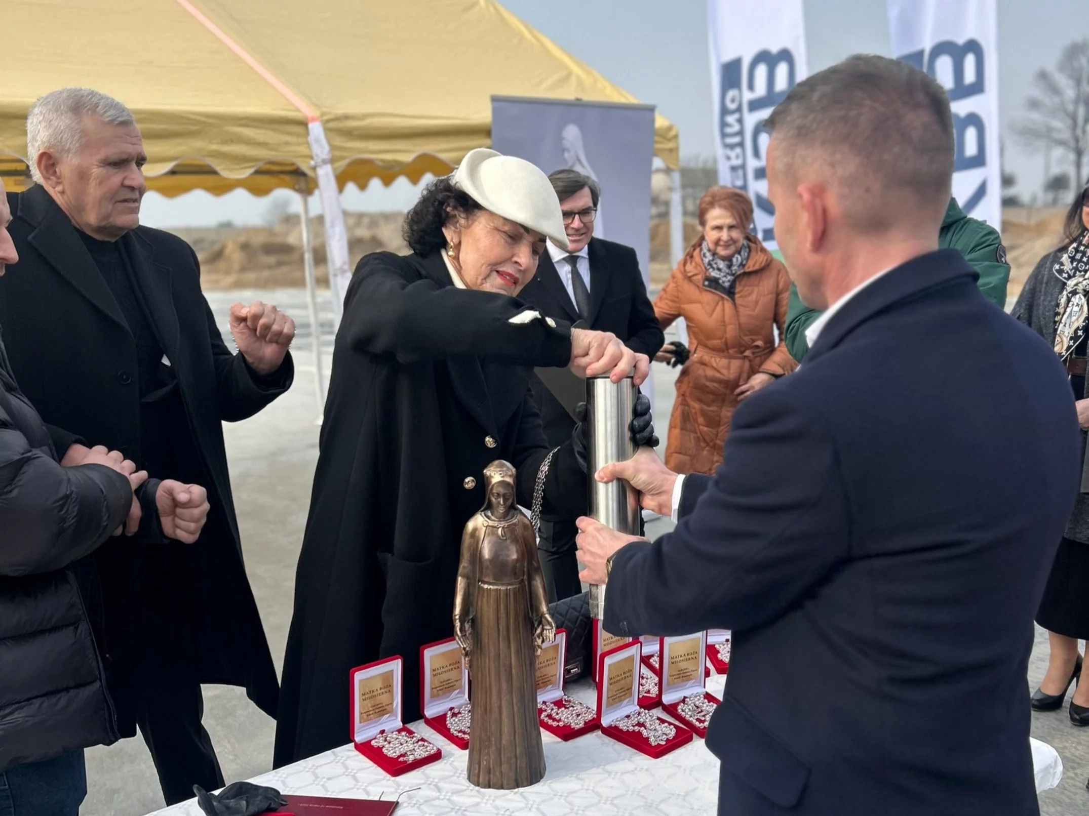 Konotopie. Budowa pomnika Matki Boskiej