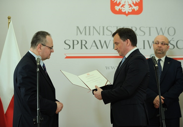 Konsul Sławomir Kowalski odebrał medal z rąk ministra Zbigniewa Ziobro