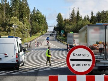 Kontrola na polsko-słowackim przejściu granicznym w Chyżnem