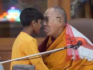 Kontrowersyjne zachowanie Dalajlamy