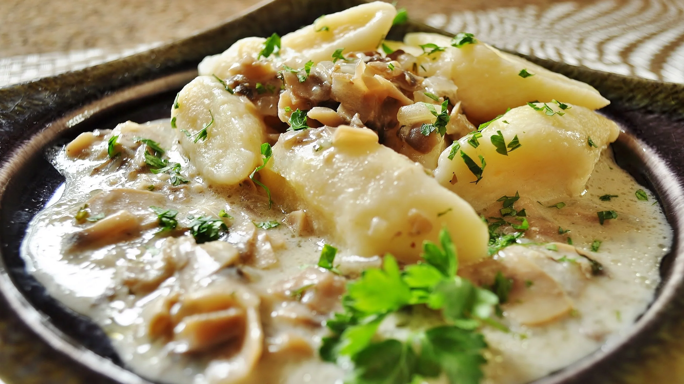 Kopytka w sosie pieczarkowym