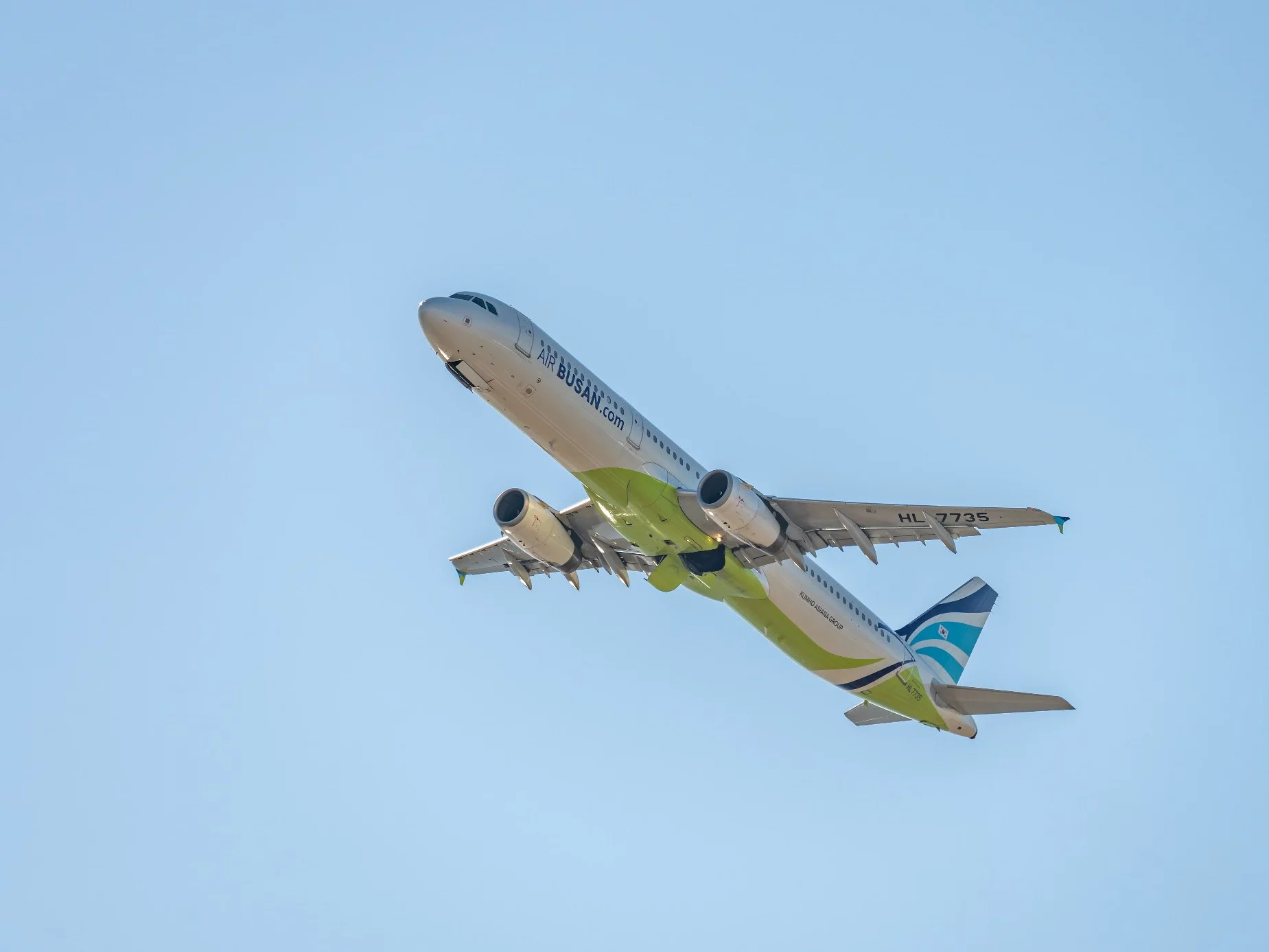 Samolot pasażerski Airbus A321, zdjęcie ilustracyjne