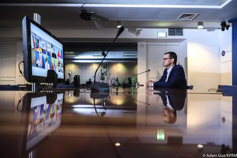 Premier na posiedzeniu gospodarczego sztabu kryzysowego