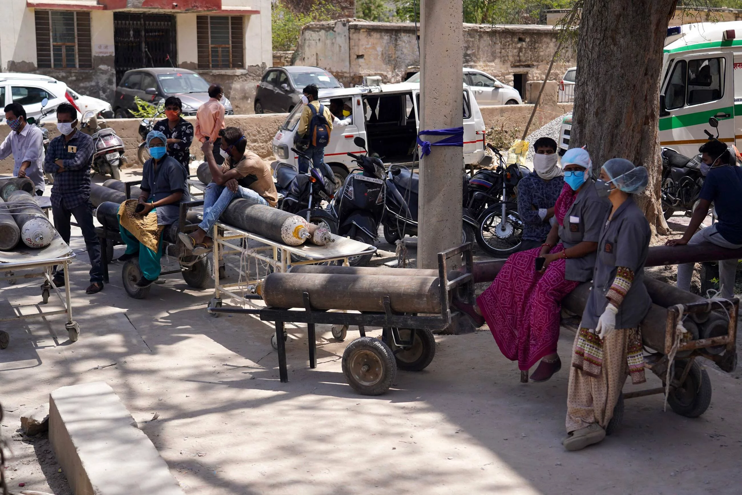 Transport butli z tlenem w Indiach