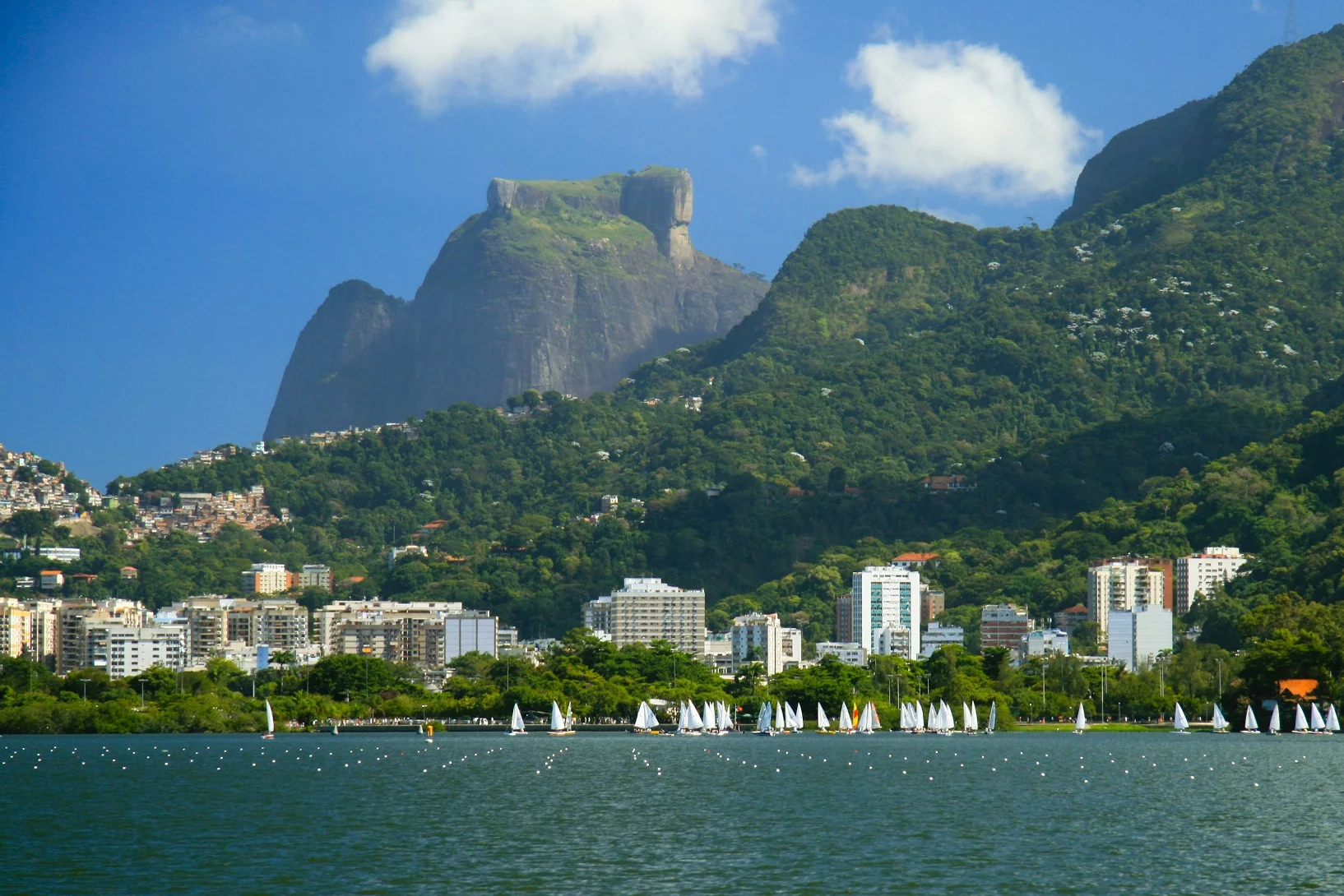 Skała Pedra da Gávea w pobliżu Rio de Janeiro