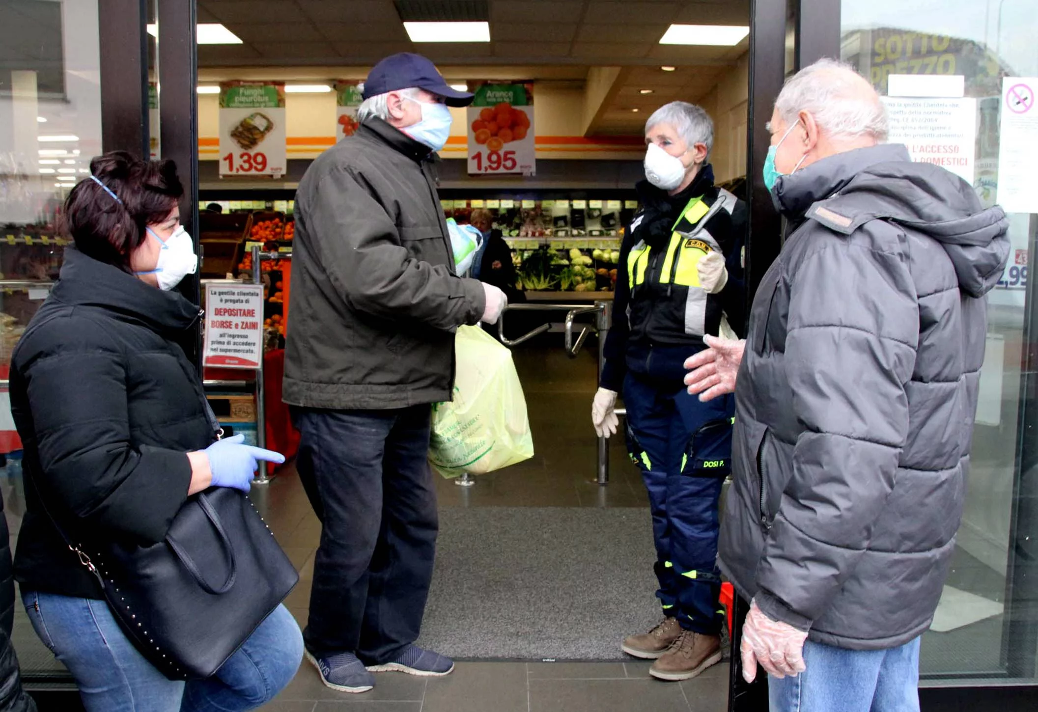 Ludzie obawiający się koronawirusa