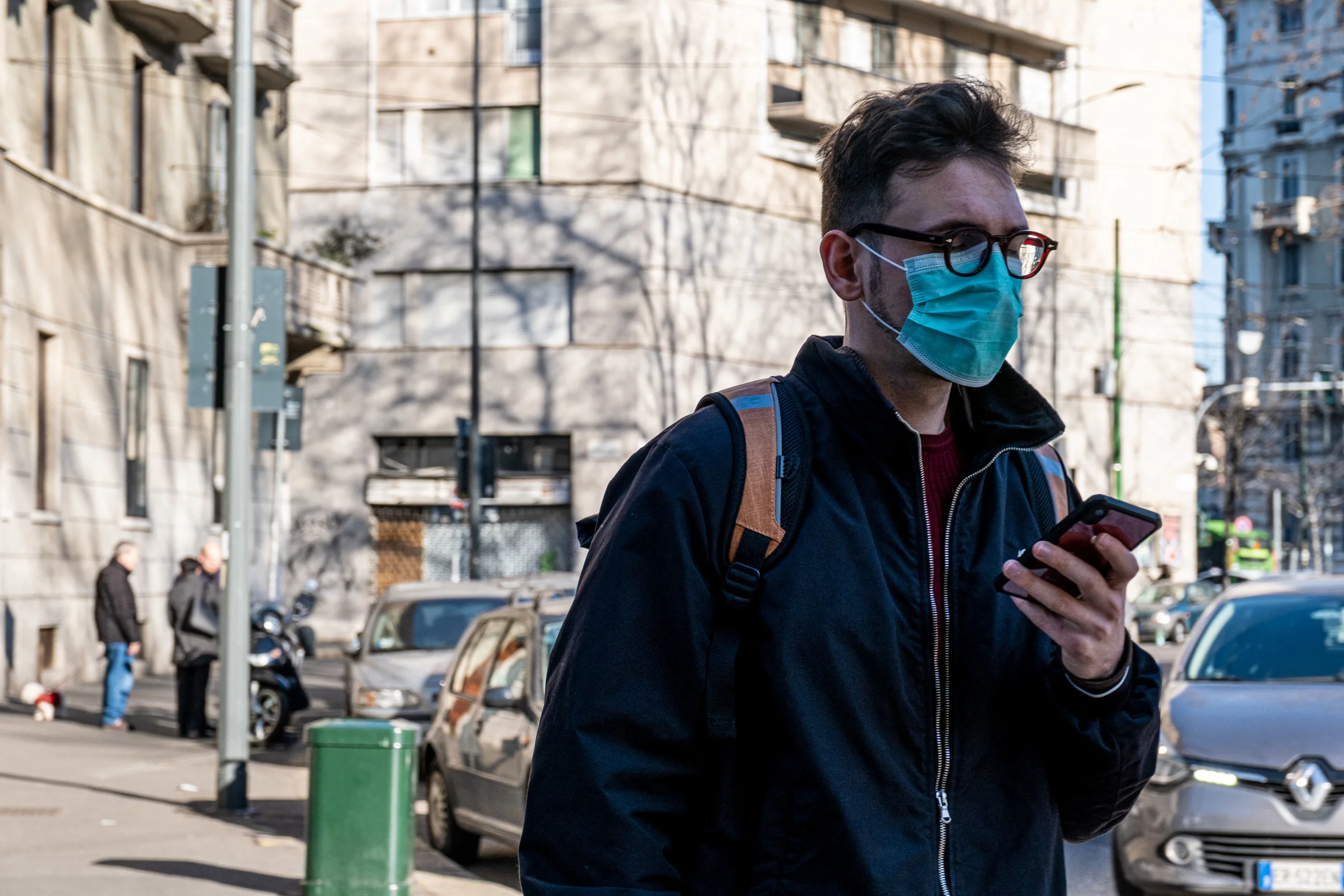 Zdjęcie ulicy w Mediolanie po wybuchu epidemii koronawirusa