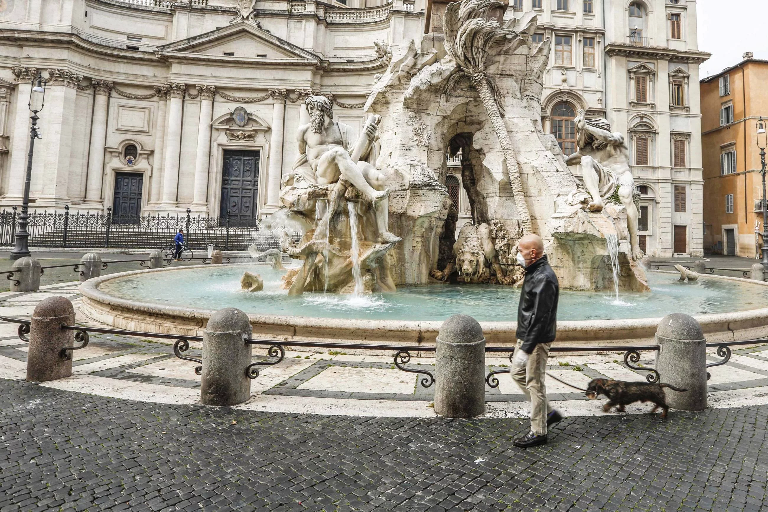 Pustki przy Fontannie di Trevi - rzadki widok w Rzymie