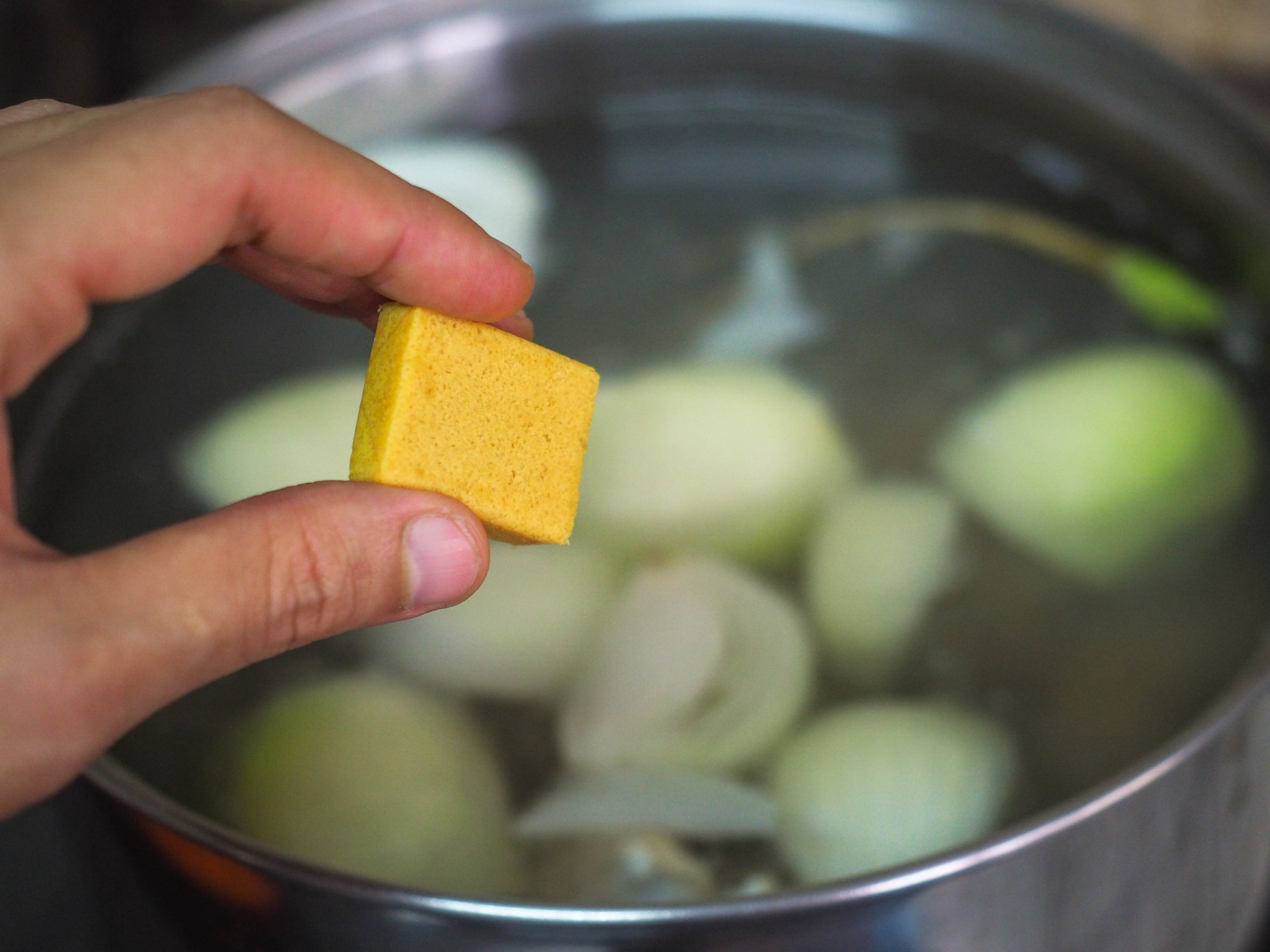 Popularne kostki rosołowe wycofane ze sprzedaży. GIS: mogą zawierać fragmenty metalu