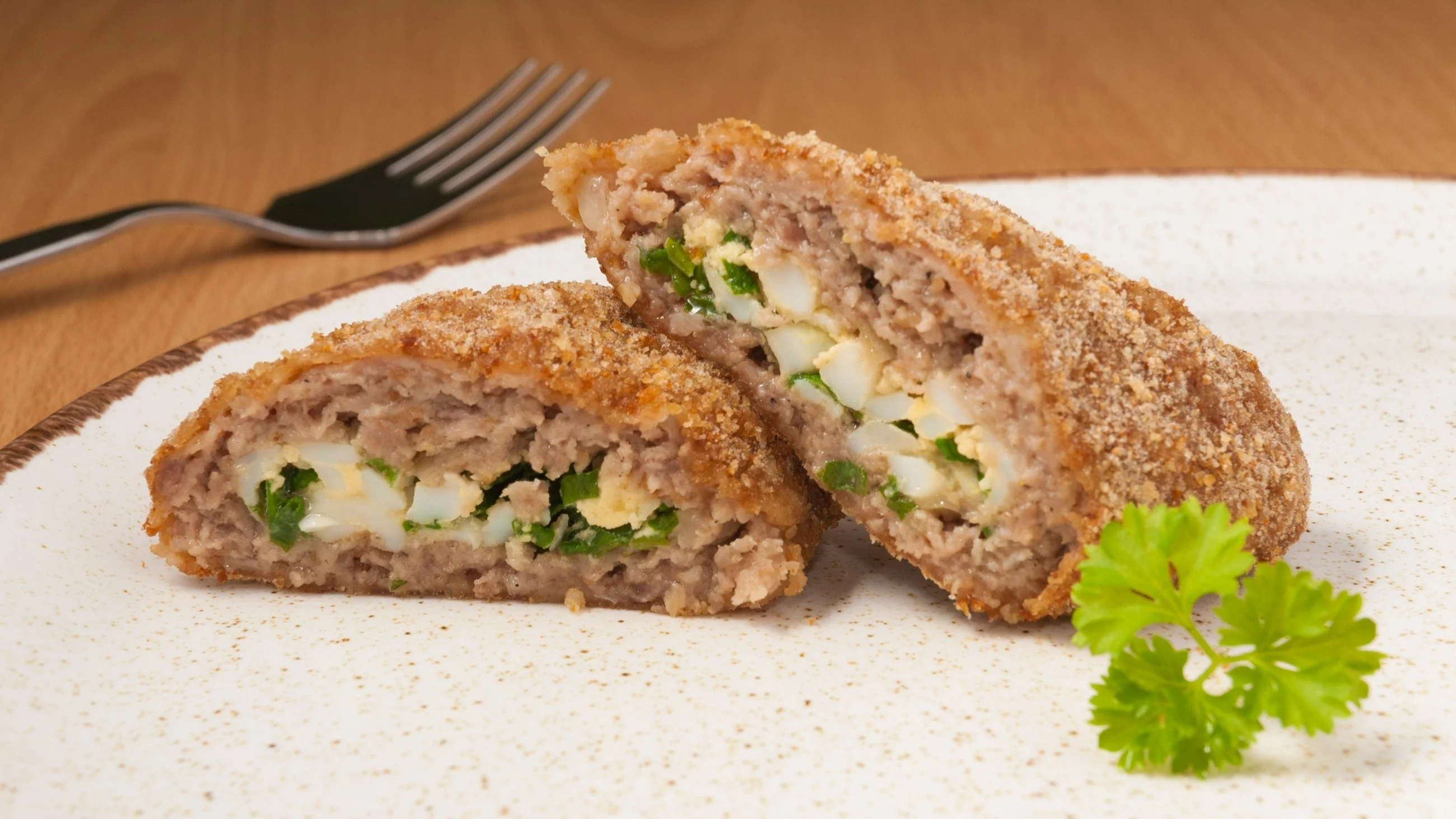 Kotlet mielony nadziewany jajkiem szczypiorkiem