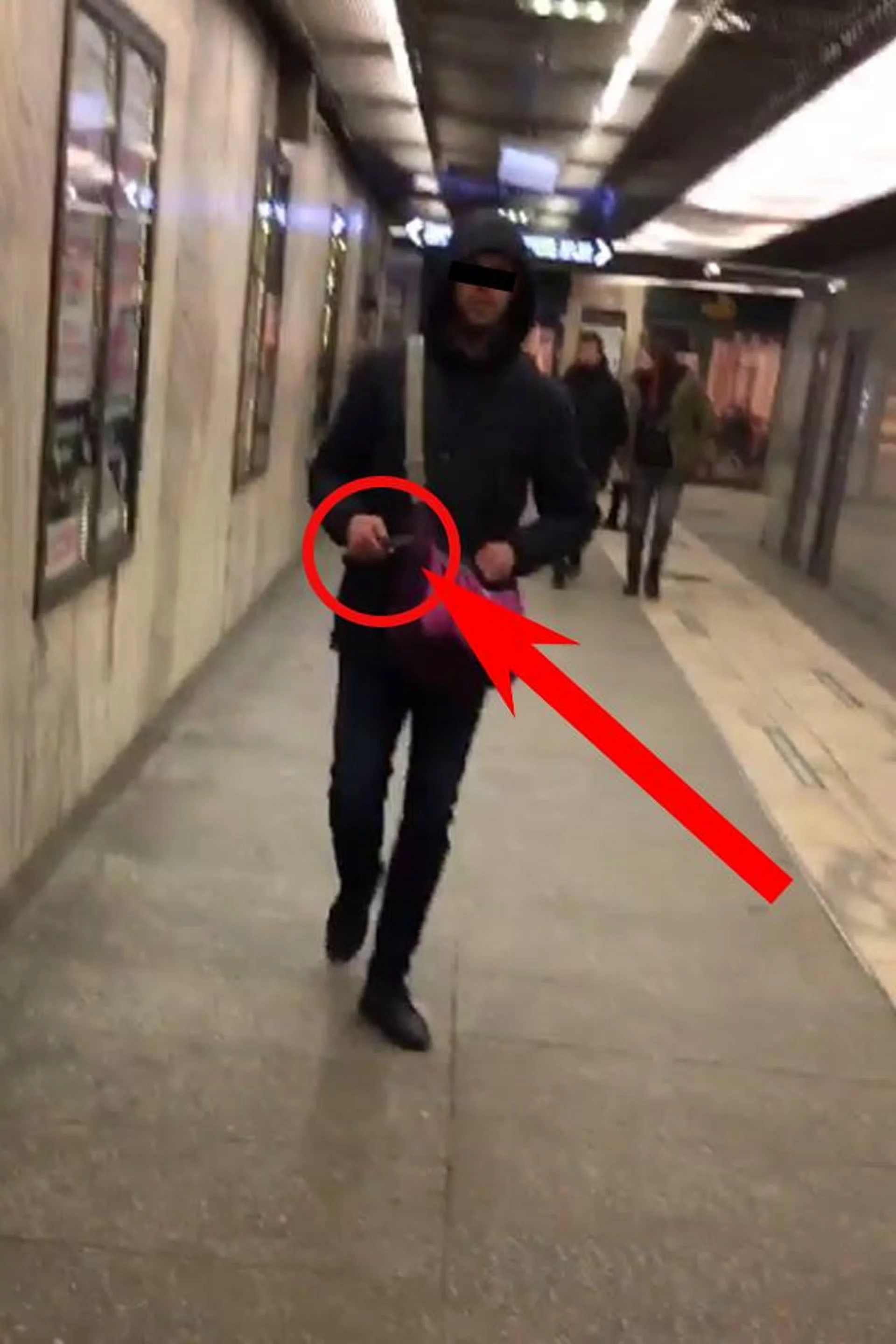 31-latek, który groził dwóm czarnoskórym mężczyznom