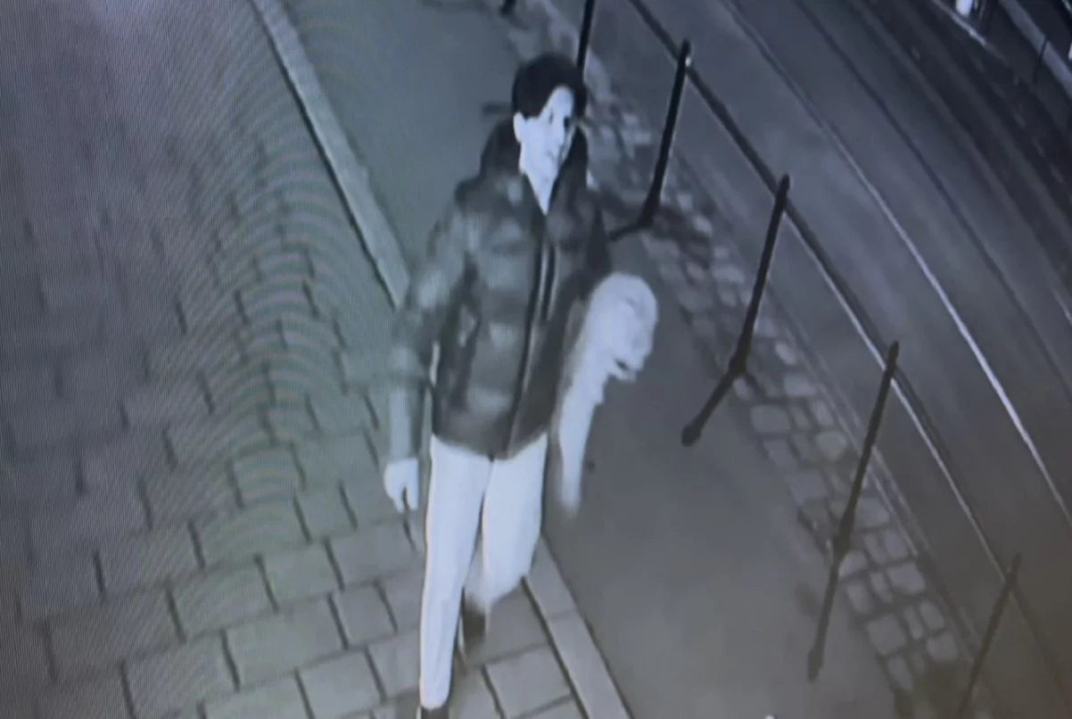 Policja prosi o pomoc w ustaleniu tożsamości lub innych danych tego mężczyzny