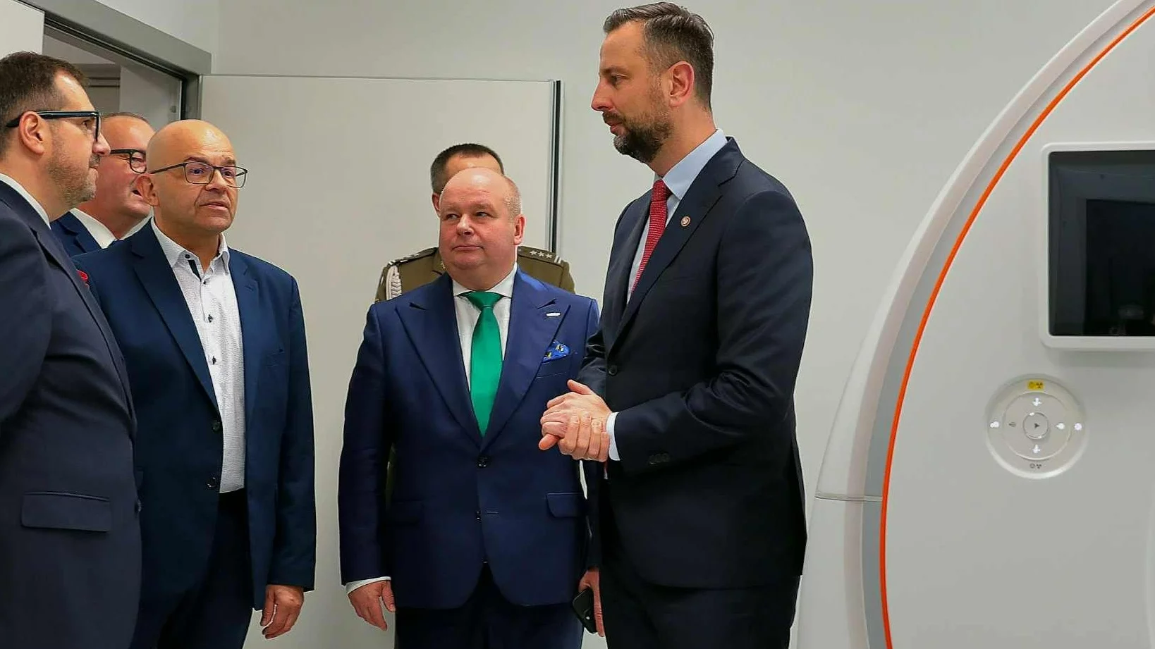 W prezentacji nowoczesnego sprzętu wziął udział wicepremier