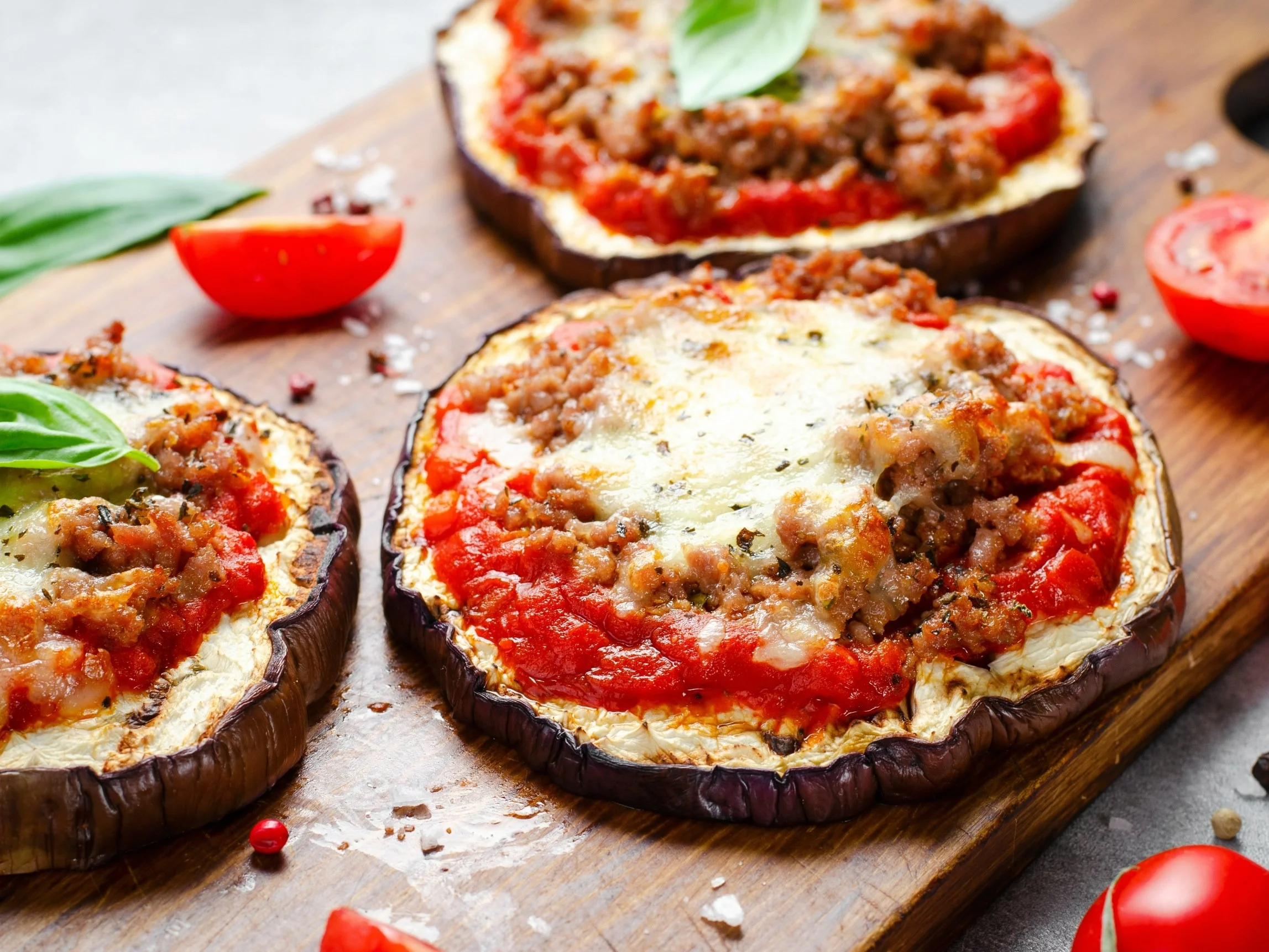 Przekąska z bakłażana i mięsa mielonego