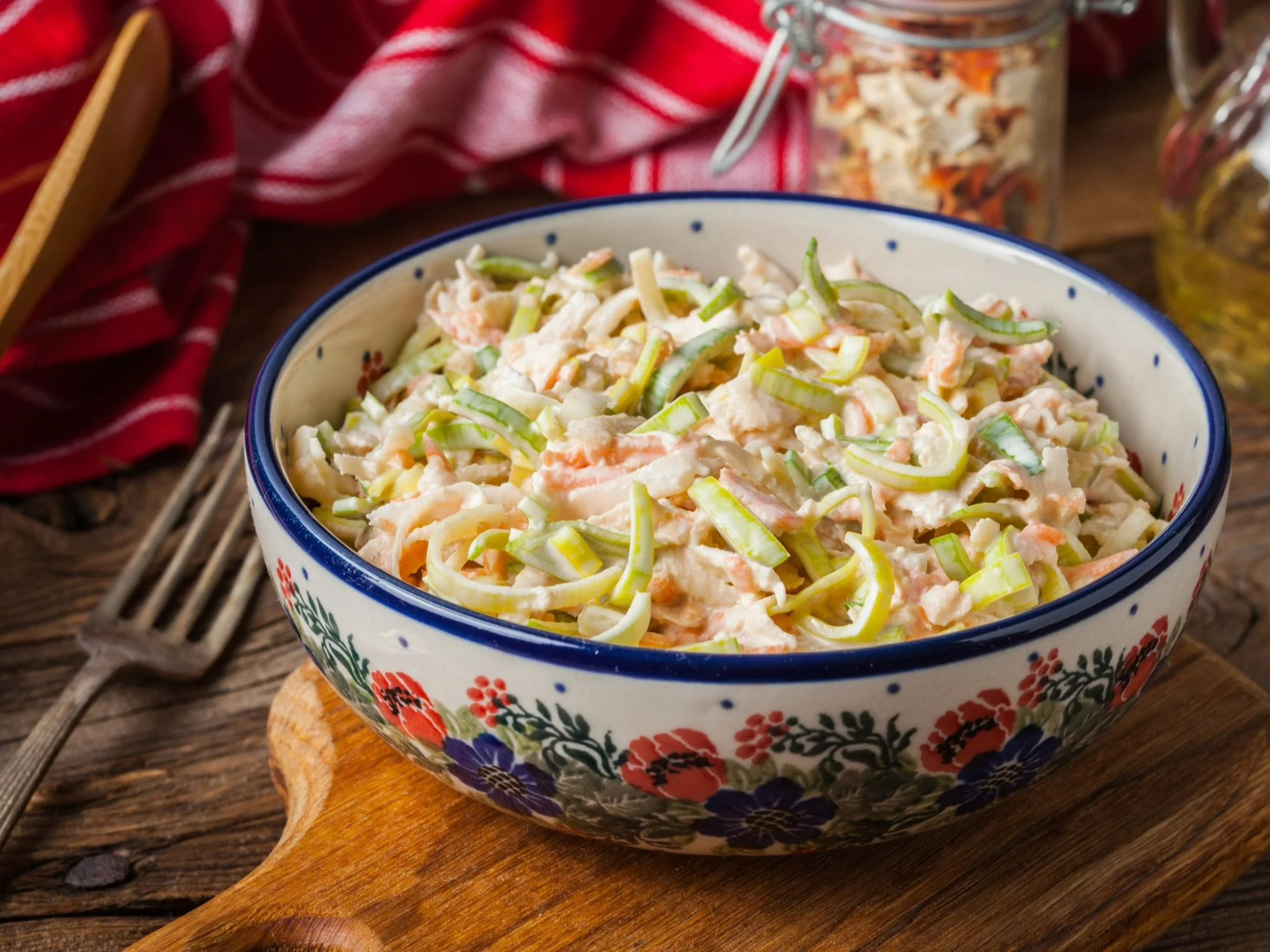 Surówka z pora i marchwi z dodatkiem jabłka