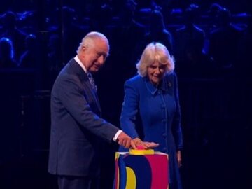 Król Karol III i królowa Camilla na scenie Eurowizji