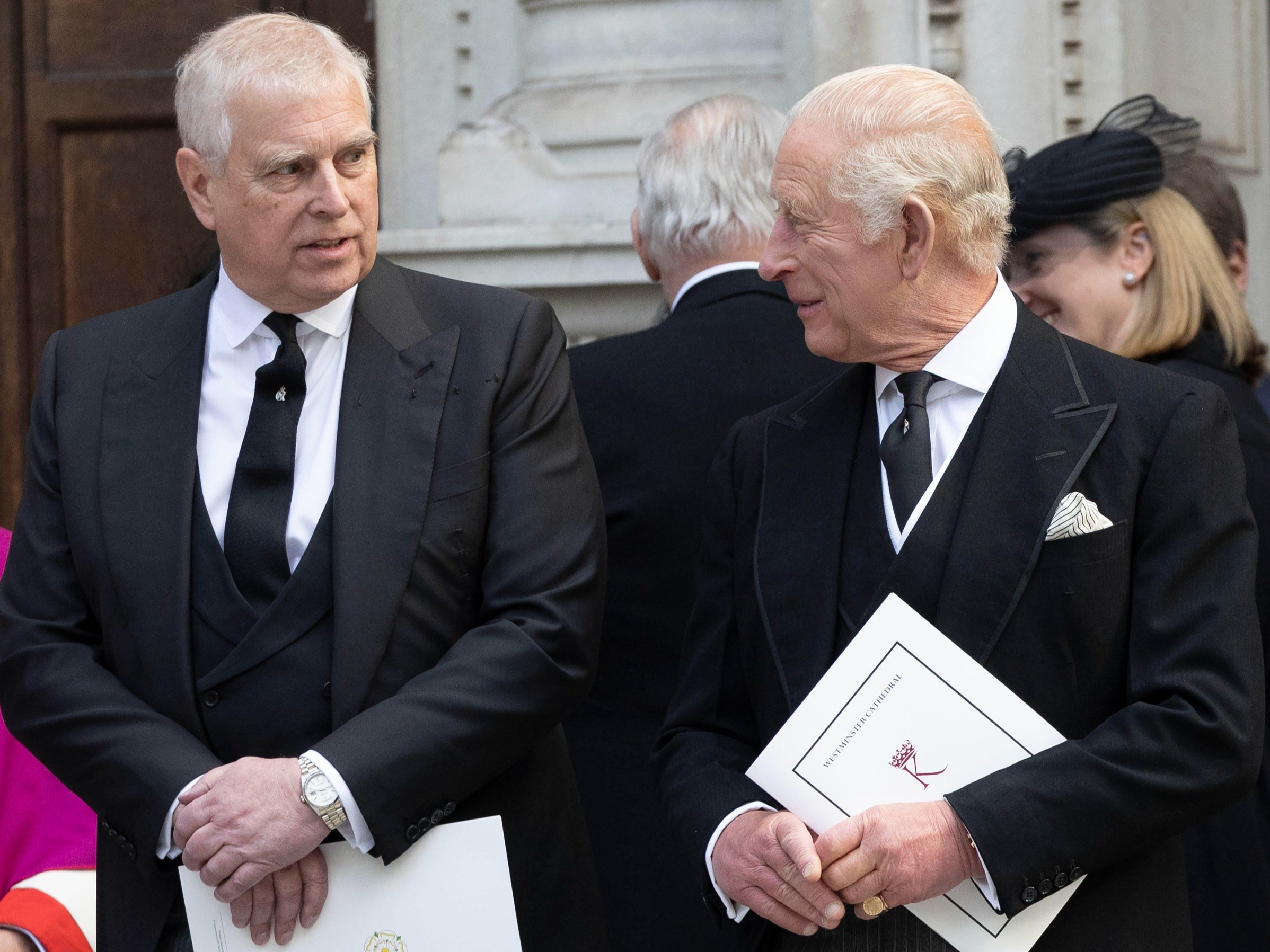 Król Karol wywołany do odpowiedzi. „Jak długo wiedziałeś?”