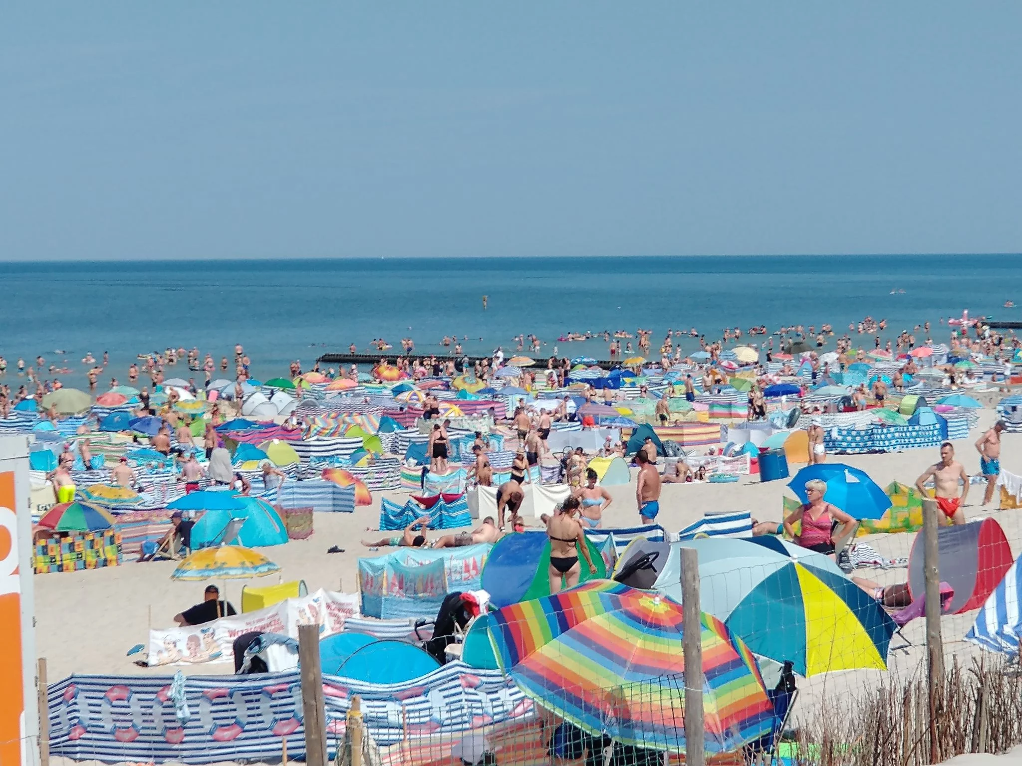 Parawany na plaży w Łebie