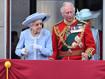 Królowa Elżbieta i książę Karol